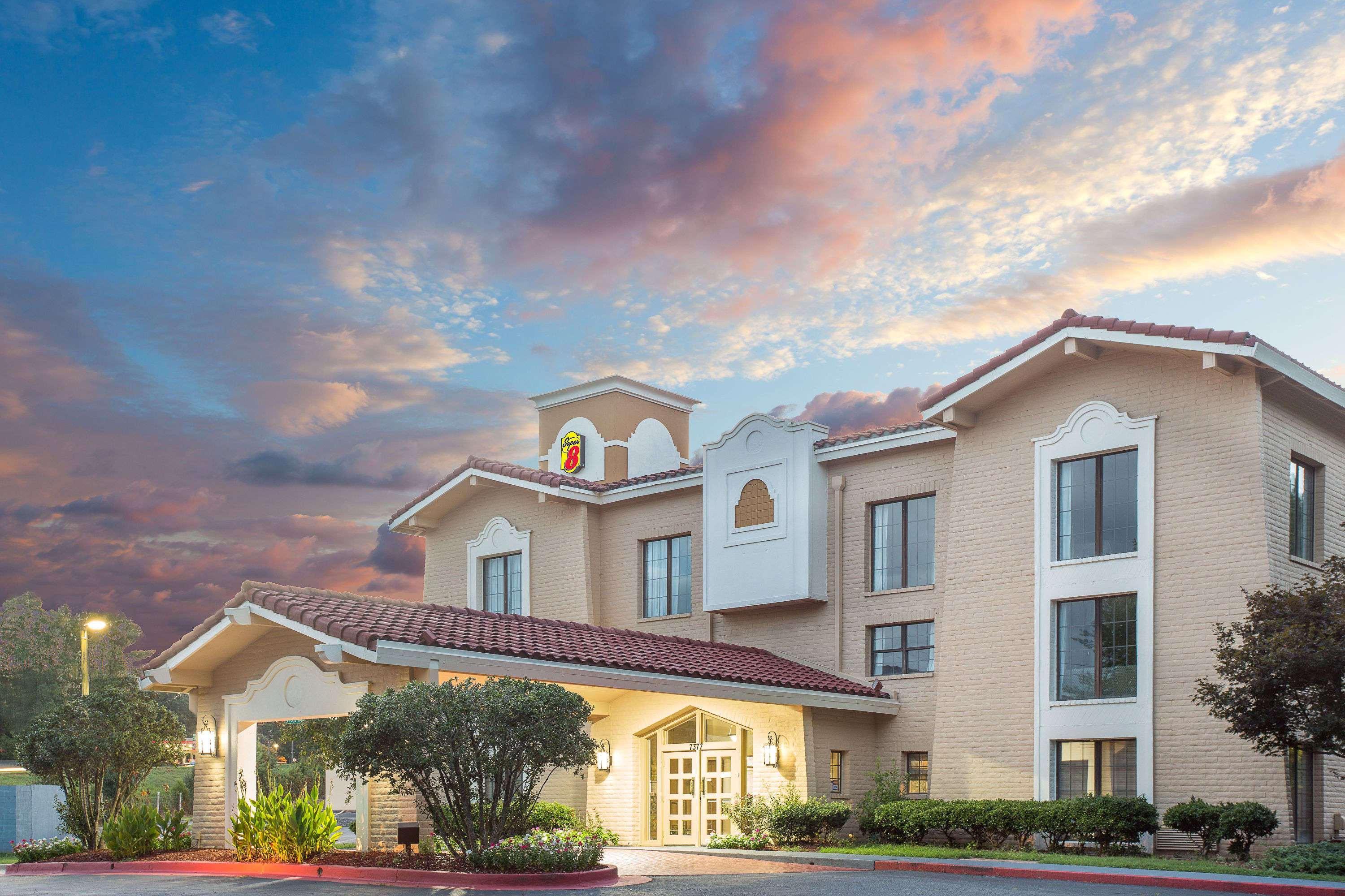 Super 8 By Wyndham Austell/Six Flags Hotel Exterior photo